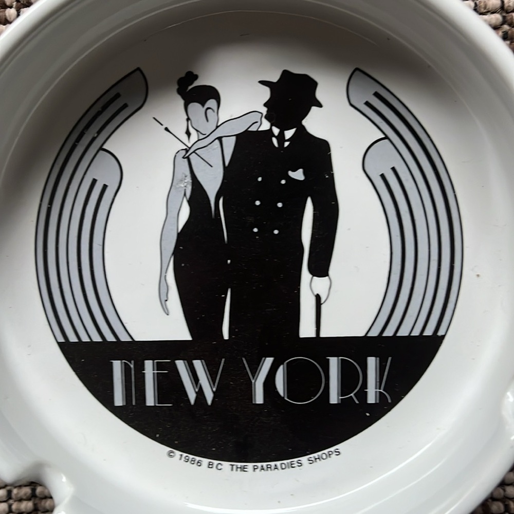 New York Themed Ashtray - Picture 5 of 5
